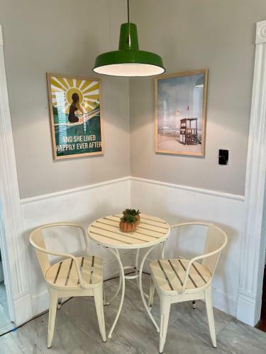 Surf Shack On 24th - Come Enjoy A Stay By The Shore!