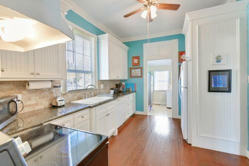 Fuller House Just 3 Blocks To Beach Home