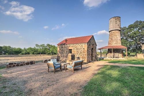 Stunning Historical House About Half Mi To Town!