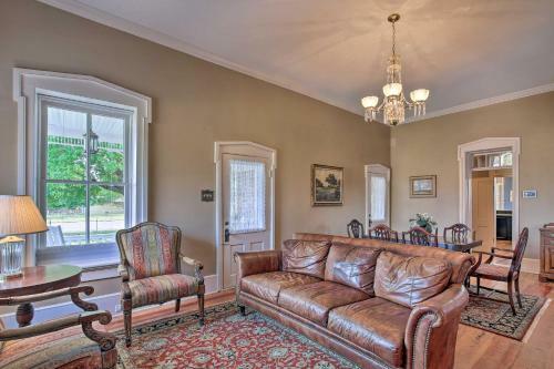 Stunning Historical House About Half Mi To Town!