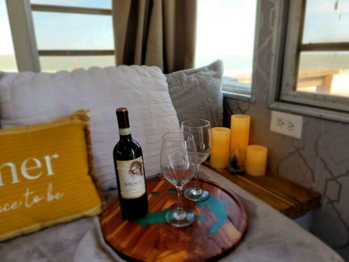 Apartamento Maggie At The Beach - Waterfront Retro Retreat