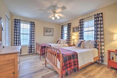 Fox Ridge Farmhouse - Hill Country Getaway!