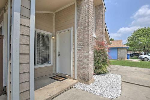 Sunny San Antonio Home With Backyard And Patio!