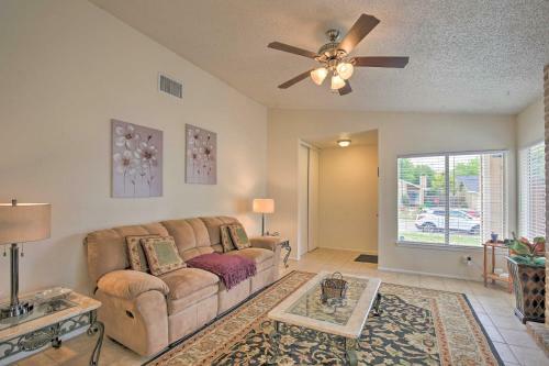Sunny San Antonio Home With Backyard And Patio!