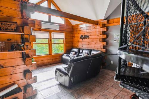 Mountain Top Hideaway Log Cabin W/ Amazing Views