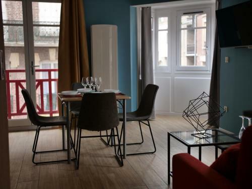 Hostal Room In Apartment - Blue Reves Apartment