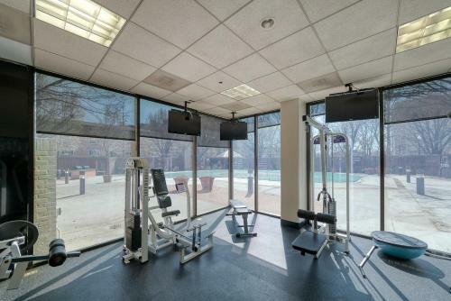 2br Premium Apartment With Gym Parking & Pool By Envitae