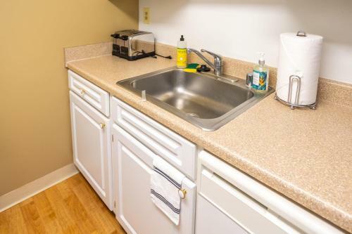 2br Premium Apartment With Gym Parking & Pool By Envitae