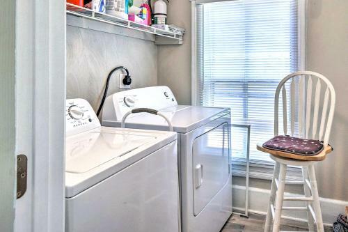 Portsmouth Apartment - 3 Blocks From Water!