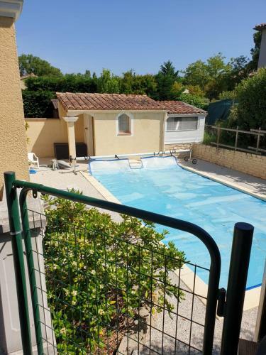 Belle Villa � 10 Min � Pied Du Centre De Monteux