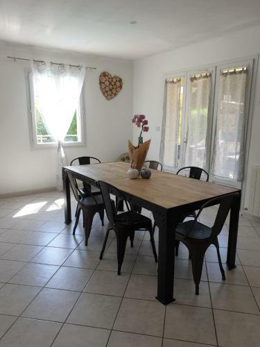 Belle Villa � 10 Min � Pied Du Centre De Monteux