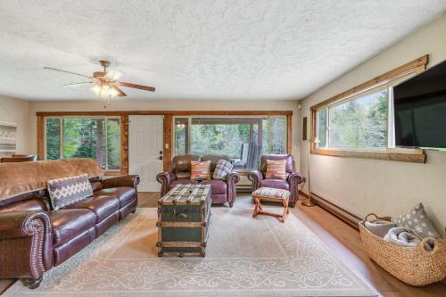 Riverfront Retreat At Lavender Lake