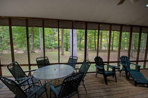 Greenbrier River Hideaway W/ 11 Acres Of Frontage!