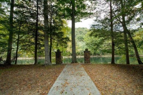 Greenbrier River Hideaway W/ 11 Acres Of Frontage!