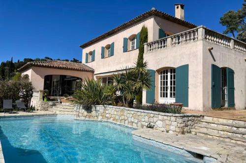 Luxury Villa With Garden And Pool In Mougins!