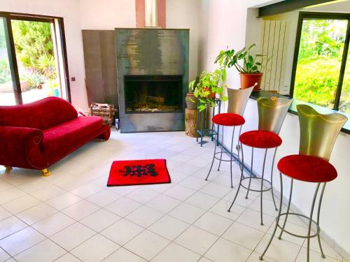 Villa Avec Piscine Sur Les Hauts De N�mes