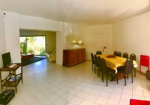 Villa Avec Piscine Sur Les Hauts De N�mes