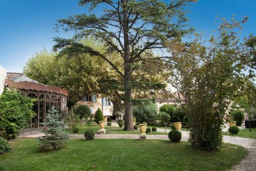 Hostal L'insoup�onn�e Saint R�my De Provence