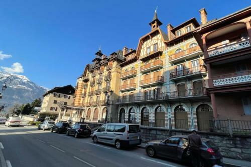 Spacious 2 Bedroom Apartment In Historic Building