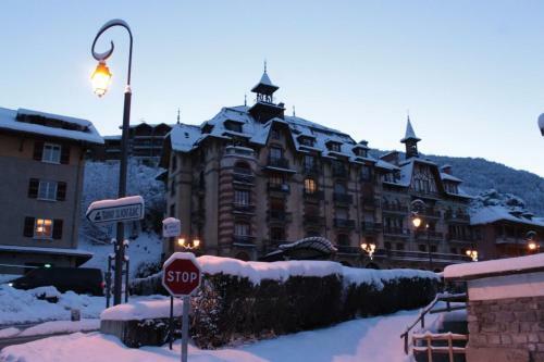 Spacious 2 Bedroom Apartment In Historic Building