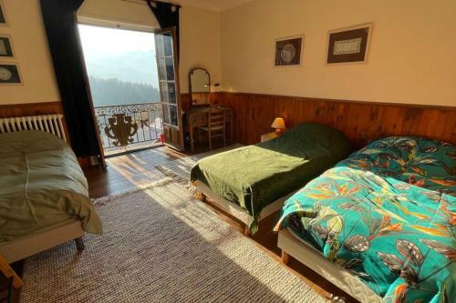 Spacious 2 Bedroom Apartment In Historic Building