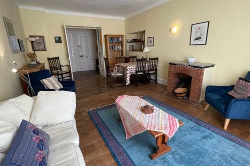 Spacious 2 Bedroom Apartment In Historic Building