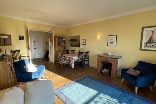 Spacious 2 Bedroom Apartment In Historic Building