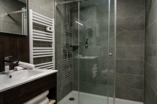 Hotel Cottages De France Cdg