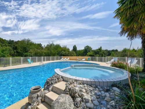 Simplistic Holiday Home In Saint-savinien With Garden