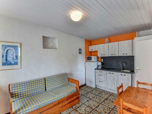 Simplistic Holiday Home In Saint-savinien With Garden