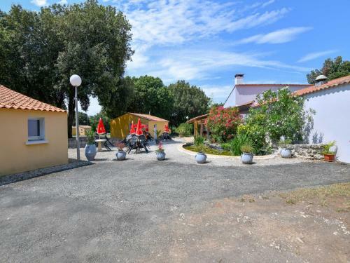 Simplistic Holiday Home In Saint-savinien With Garden
