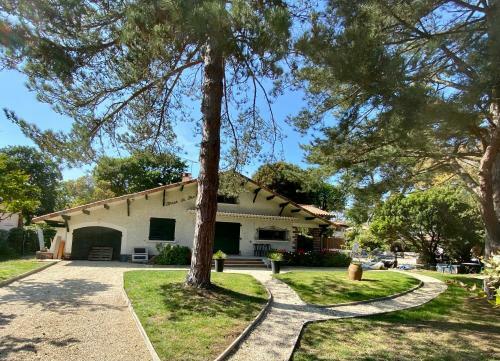 Villa De Charme Avec Piscine � 500m Des Plages