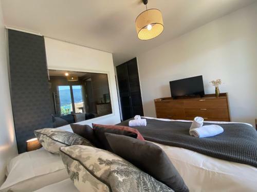 Apartamento Lake & Mountain View - Piscine, Parking, Terrasse