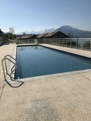 Apartamento Lake & Mountain View - Piscine, Parking, Terrasse