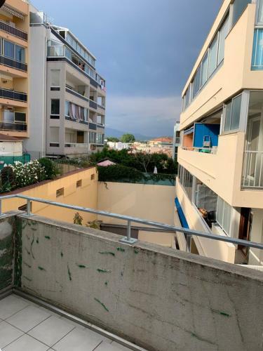 Apartamento Charmant F1 Centre Mandelieu Avec Piscine
