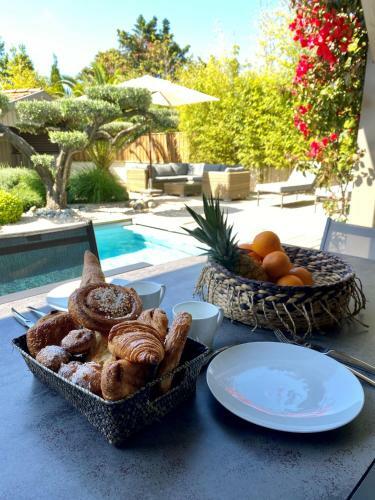 Villa Mooreva Lodge - Services, Climatisation, Piscine Chauff�e, Plage � 80m