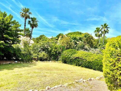Majestic Villa In Lecci With Garden
