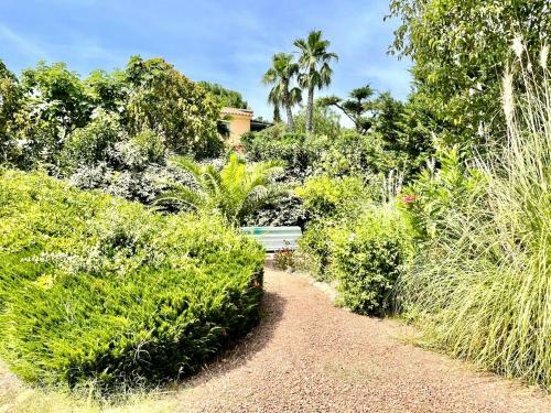 Majestic Villa In Lecci With Garden