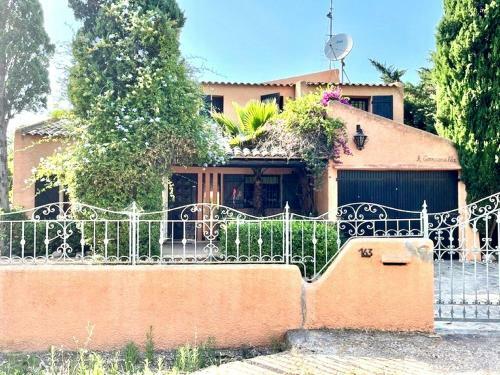 Majestic Villa In Lecci With Garden