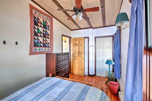 Lakefront Hartford Cabin With Canoe And Boat Ramp