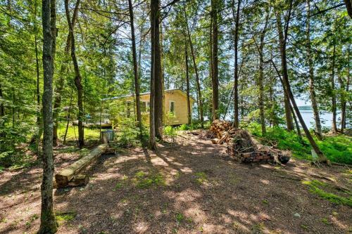 Cozy Lakefront Madison Cabin With Dock And Kayaks