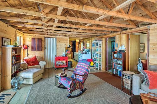 Cozy Lakefront Madison Cabin With Dock And Kayaks