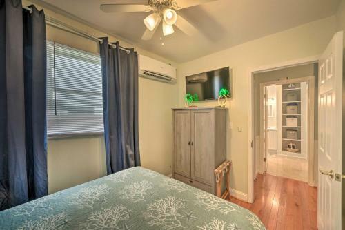Coastal Pet-friendly Cottage Less Than Half Mi To Beaches