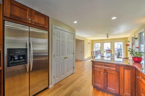 Multi-level Marion House Loft, Deck And Ocean Views