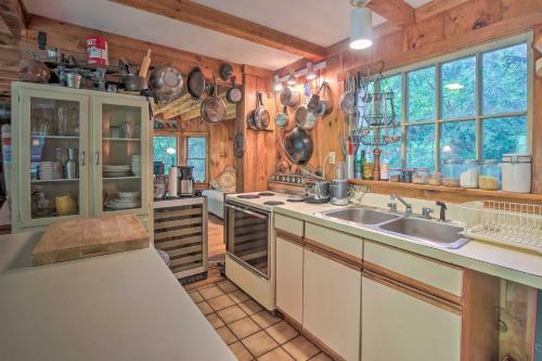 The Mill River Cabin With Fireplace And River View!