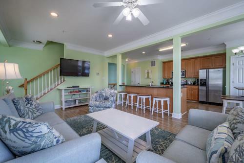 The Palms Oceanside 4 Bed, Beach Gear, Pool, Near Beach