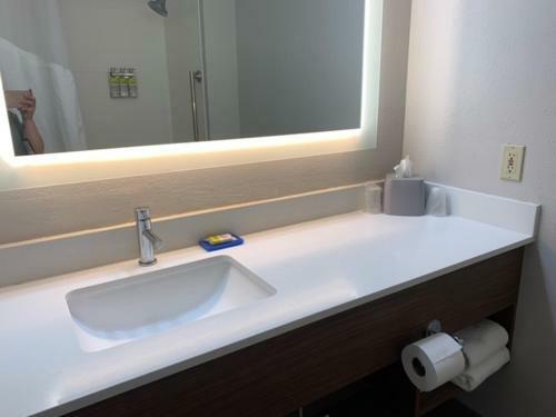 Holiday Inn Express Adrian, An Ihg Hotel