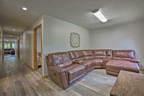 Cedar Home With Fire Pit And Grill About 3 Mi To Lakes