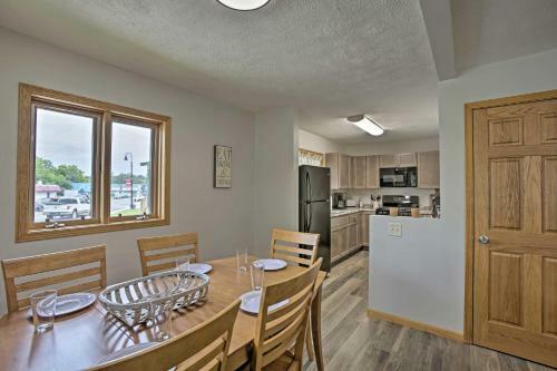 Cedar Home With Fire Pit And Grill About 3 Mi To Lakes