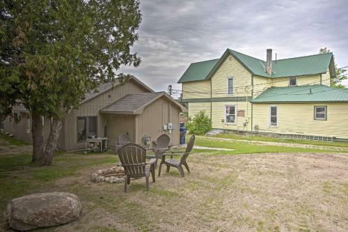 Cedar Home With Fire Pit And Grill About 3 Mi To Lakes